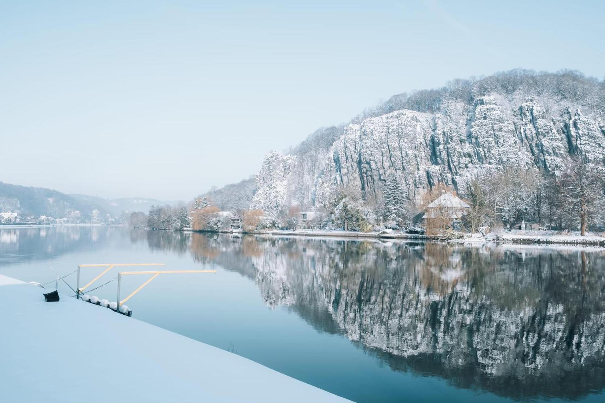 Pieds Dans L'Eau Private Wellness Bordure De Meuse Villa Lustin Luaran gambar