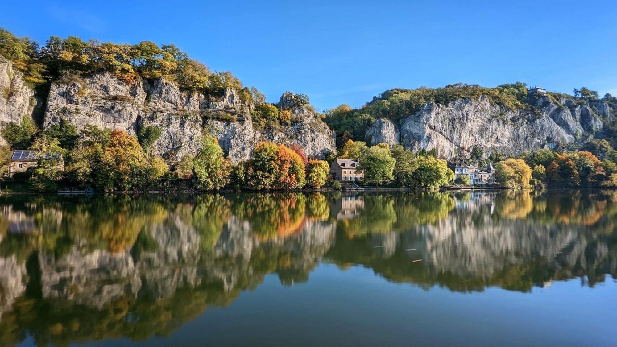 Pieds Dans L'Eau Private Wellness Bordure De Meuse Villa Lustin Luaran gambar