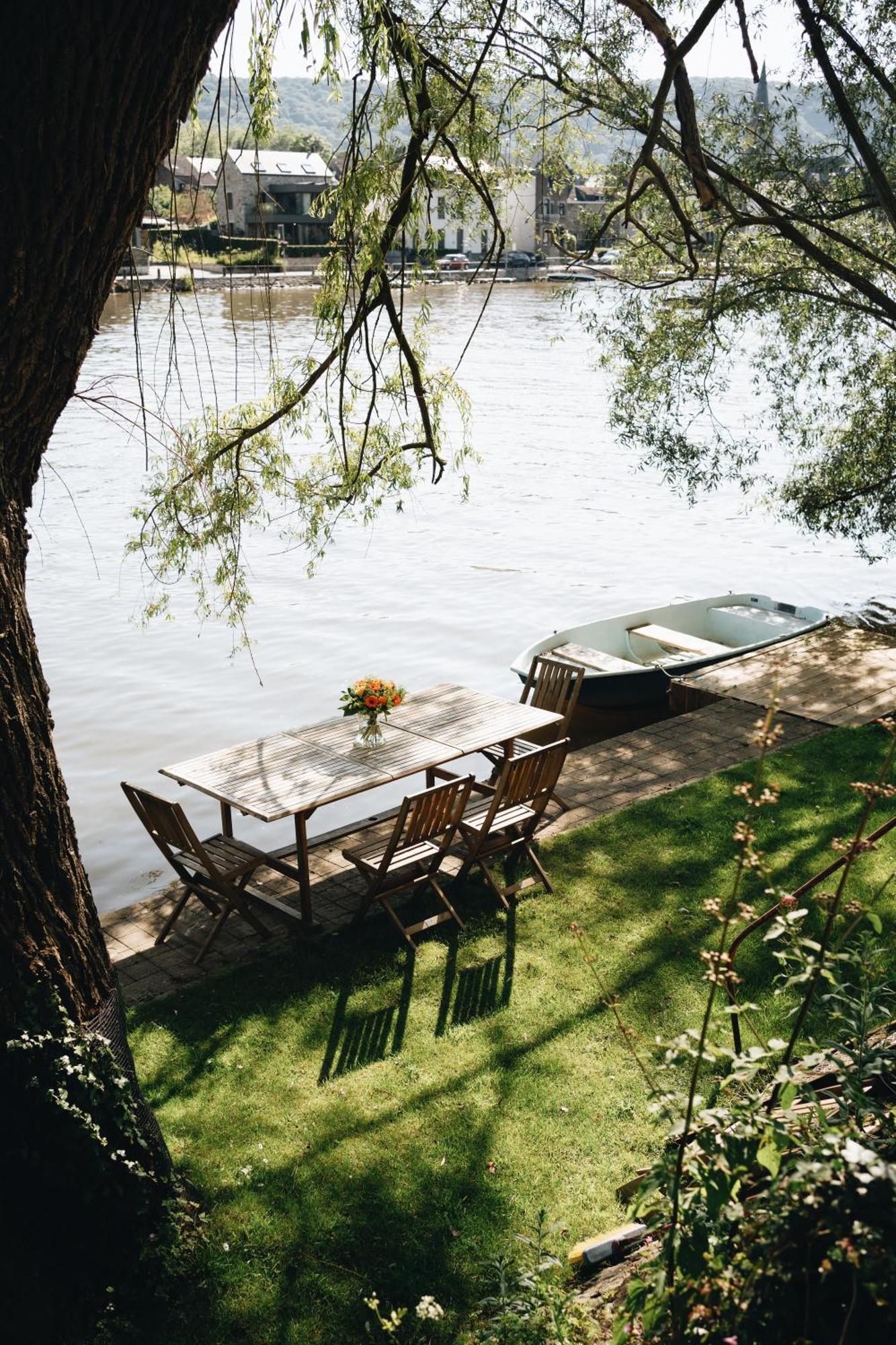Pieds Dans L'Eau Private Wellness Bordure De Meuse Villa Lustin Luaran gambar